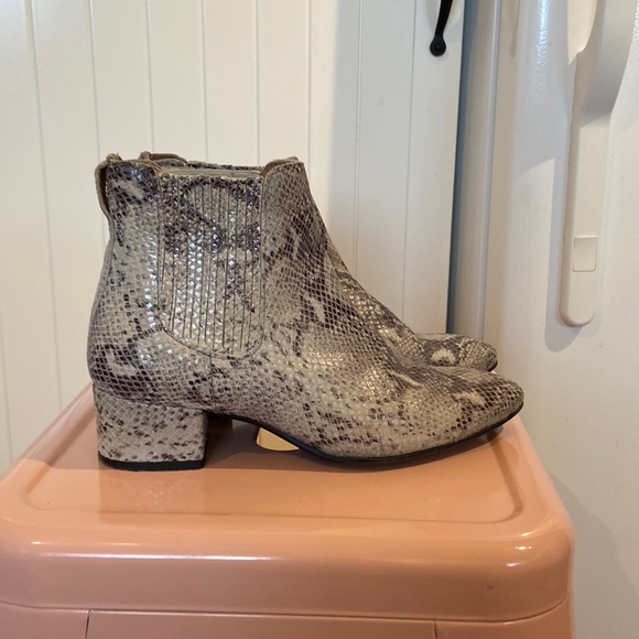 ♥️ HOST PICK ♥️ YAYA block heel leather Chelsea boots 7 - Picture 1 of 9